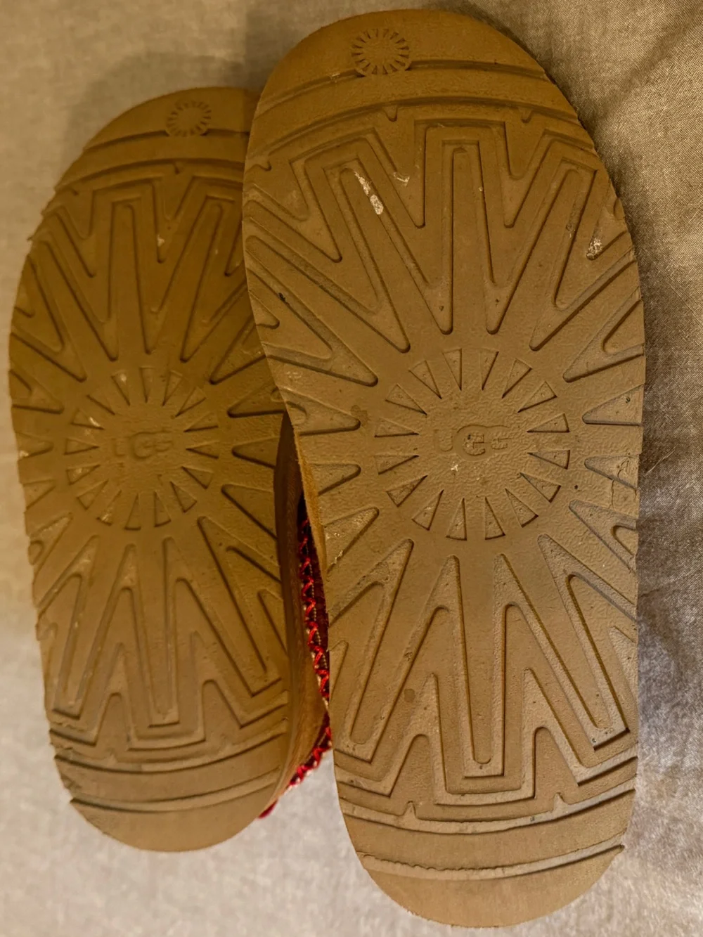 UGG Kids 3 Tasman Tazz Chestnut Suede Slip-On Slippers with Red Trim